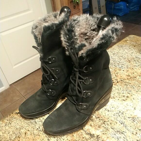 AQUATALIA Women's Size 9 Black Weatherproof Suede Wedge Faux Fur Boots - Picture 1 of 14